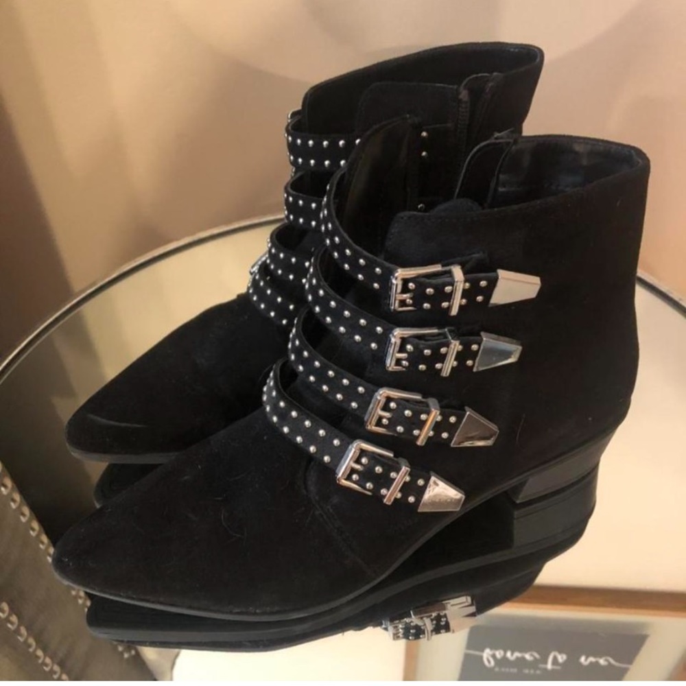 Like new ankle booties from express.